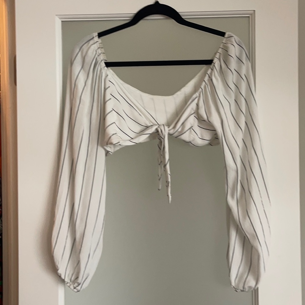 White pinstripe balloon sleeve tie front crop top. Size large.